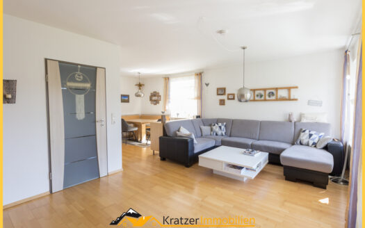 „Familiendomizil!“ Helles, freundliches Reiheneckhaus mit Garage in Ermengerst