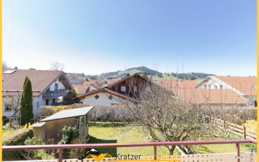 „Familiendomizil!“ Helles, freundliches Reiheneckhaus mit Garage in Ermengerst