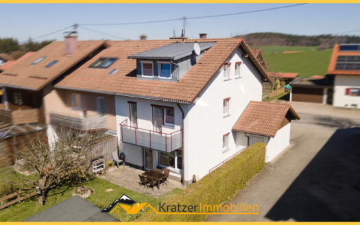 „Familiendomizil!“ Helles, freundliches Reiheneckhaus mit Garage in Ermengerst