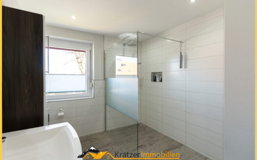 „Familiendomizil!“ Helles, freundliches Reiheneckhaus mit Garage in Ermengerst