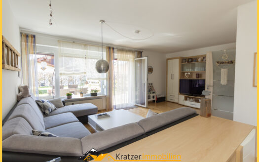 „Familiendomizil!“ Helles, freundliches Reiheneckhaus mit Garage in Ermengerst