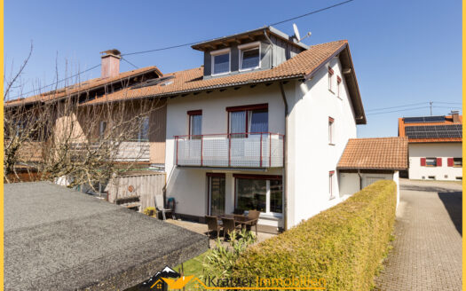 „Familiendomizil!“ Helles, freundliches Reiheneckhaus mit Garage in Ermengerst