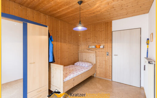 „Familiendomizil!“ Helles, freundliches Reiheneckhaus mit Garage in Ermengerst