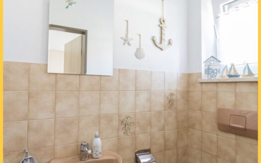 „Familiendomizil!“ Helles, freundliches Reiheneckhaus mit Garage in Ermengerst