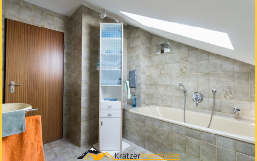 „Familiendomizil!“ Helles, freundliches Reiheneckhaus mit Garage in Ermengerst