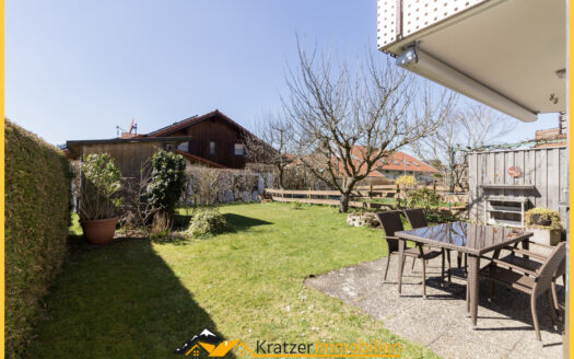 „Familiendomizil!“ Helles, freundliches Reiheneckhaus mit Garage in Ermengerst