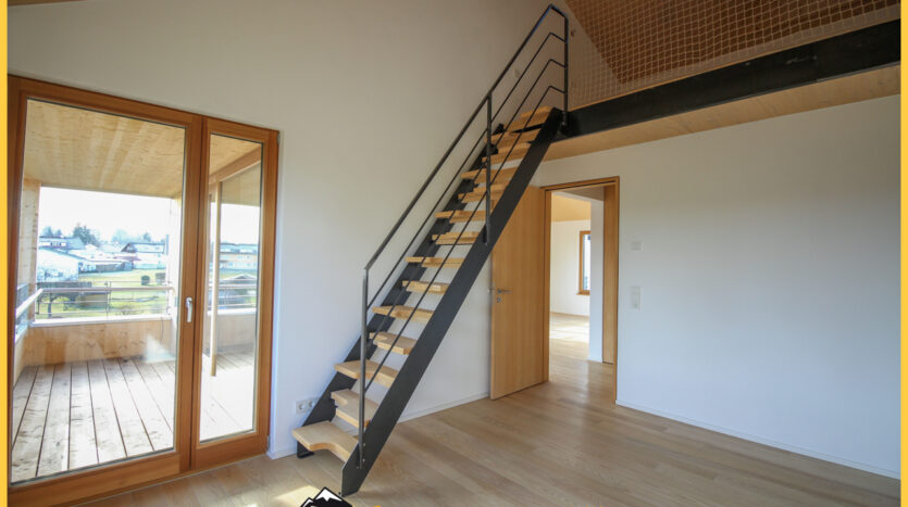 Ki. zi. mit Balkon und Galerie