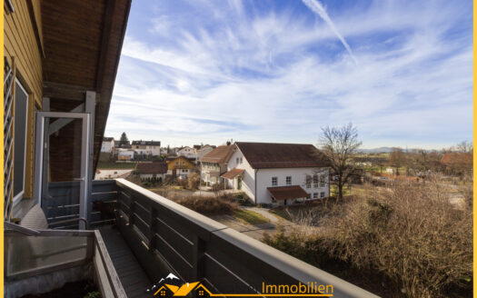 Charmante, lichtdurchflutete 4-Zi.-ETW mit Balkon und Garage in Betzigau