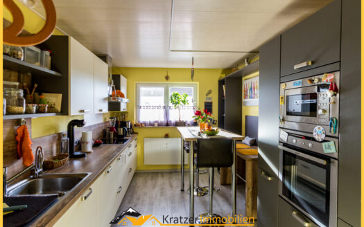 Charmante, lichtdurchflutete 4-Zi.-ETW mit Balkon und Garage in Betzigau