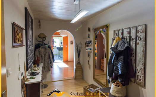 Charmante, lichtdurchflutete 4-Zi.-ETW mit Balkon und Garage in Betzigau