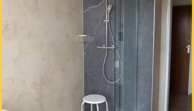 Teilansicht Badezimmer   
