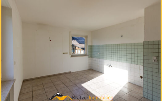 Vielseitiges Zweifamilienhaus mit großem Grundstück und Ausbaupotenzial