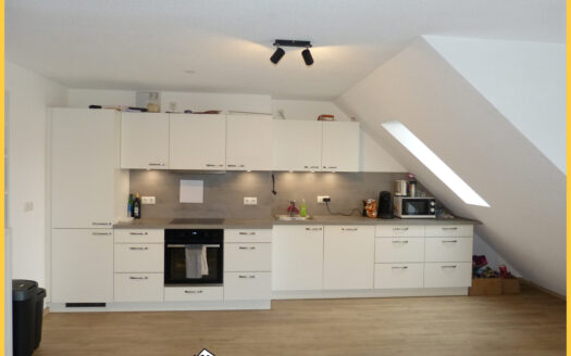 Neuwertige 4-Zi.-DG-Wohnung mit Westbalkon in Waltenhofen