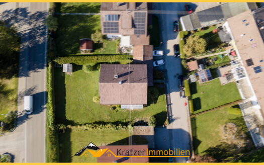 Vielseitiges Zweifamilienhaus mit großem Grundstück und Ausbaupotenzial